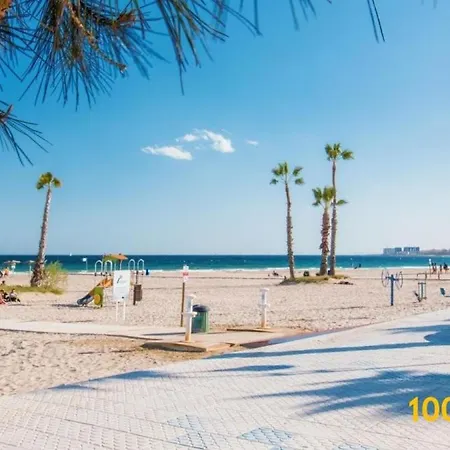 En Urbanizacion Con Piscina Y Jardin En 5 Minutos De La Playa Apartment *