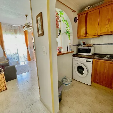 En Urbanizacion Con Piscina Y Jardin En 5 Minutos De La Playa Apartment *