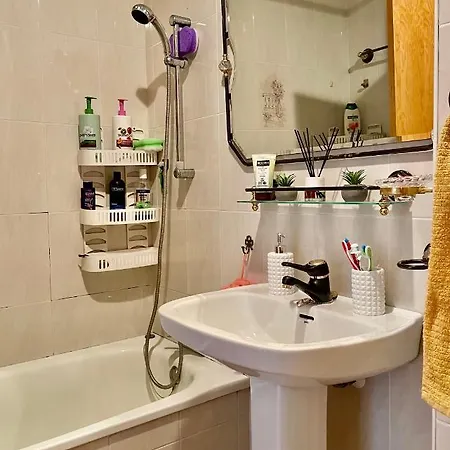 En Urbanizacion Con Piscina Y Jardin En 5 Minutos De La Playa Apartment