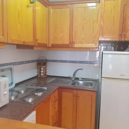 En Urbanizacion Con Piscina Y Jardin En 5 Minutos De La Playa Daire *